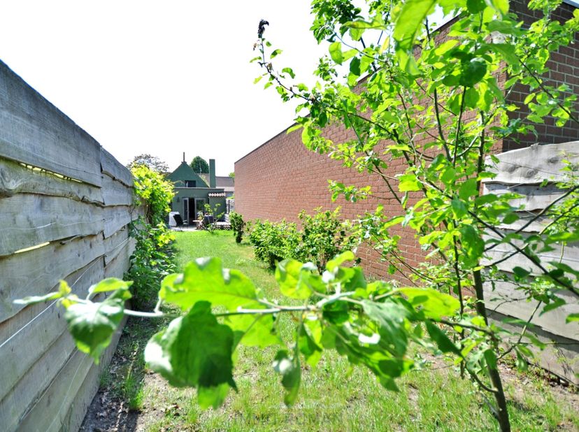 Op de flanken van de Kluisberg treffen we deze eigendom aan. Prachtig gelegen vlakbij het Kluisbos waar het heerlijk vertoeven is in een rustige groen