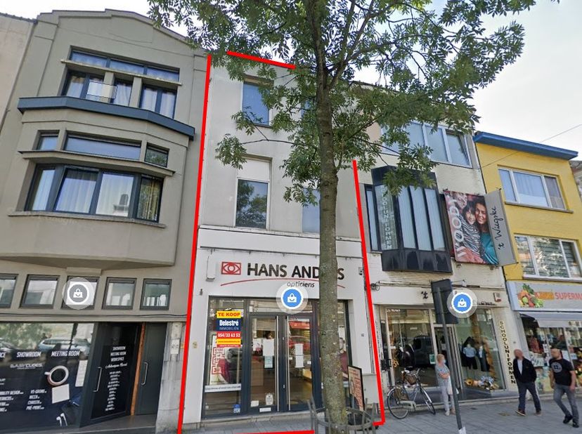 Investeringseigendom te koop, gelegen op de Bredabaan te Merksem. Dit betreft een commercieel gebouw, verhuurd aan ‘Hans Anders’ met een jaarlijkse hu