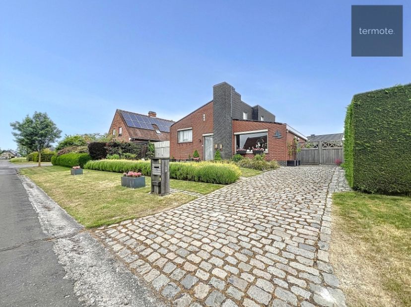 Stevige alleenstaande woning!&lt;br /&gt;
&lt;br /&gt;
Met veel plezier stellen we deze karaktervolle alleenstaande woning voor met sauna, garage &amp; ZO-gerichte tu