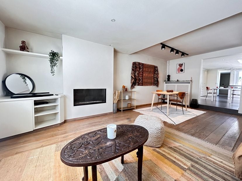 Goed onderhouden woning centraal maar wel rustig gelegen in het hart van het Oude Knokke. De markt, de trein- en tramhalte, sportvelden en de winkels