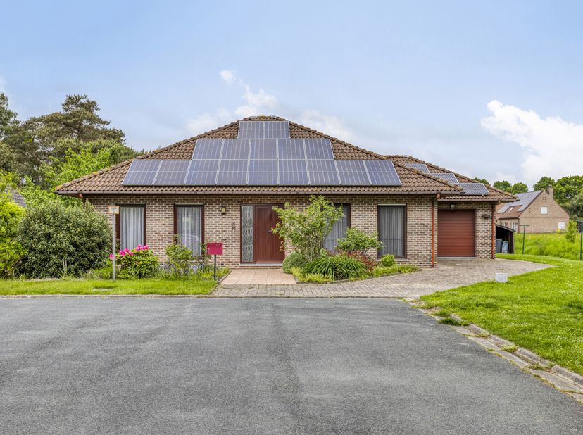 4-gevel woning met grote tuin en garage&lt;br /&gt;
Zonnepanelen en energiezuinig (EPC B)&lt;br /&gt;
3 slaapkamers en zolder met uitbreidingsmogelijkheden&lt;br /&gt;