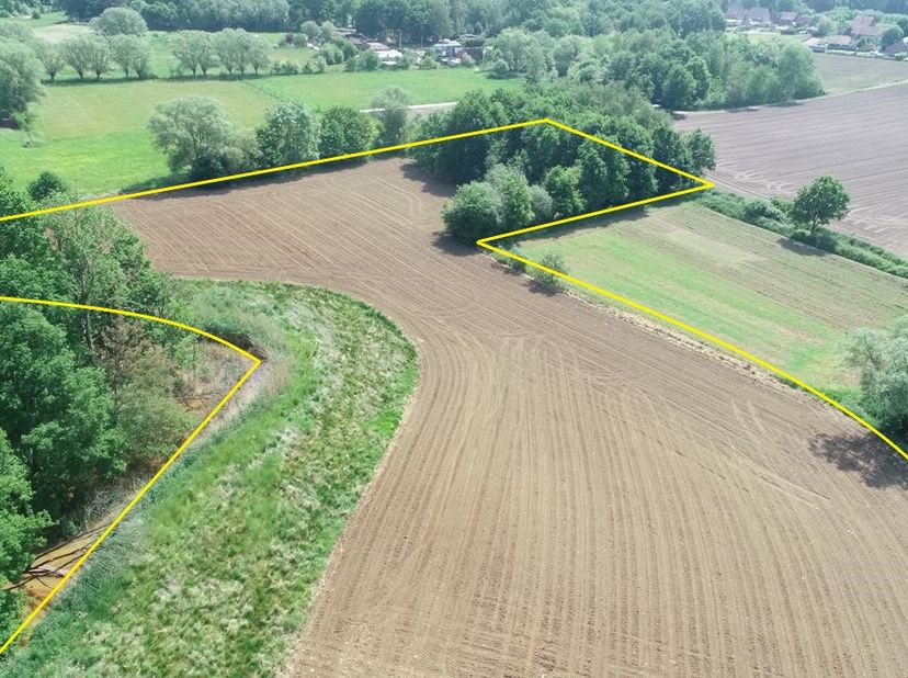 Blok landbouwgrond te koop met een oppervlakte van 1 ha 31 a 10 ca