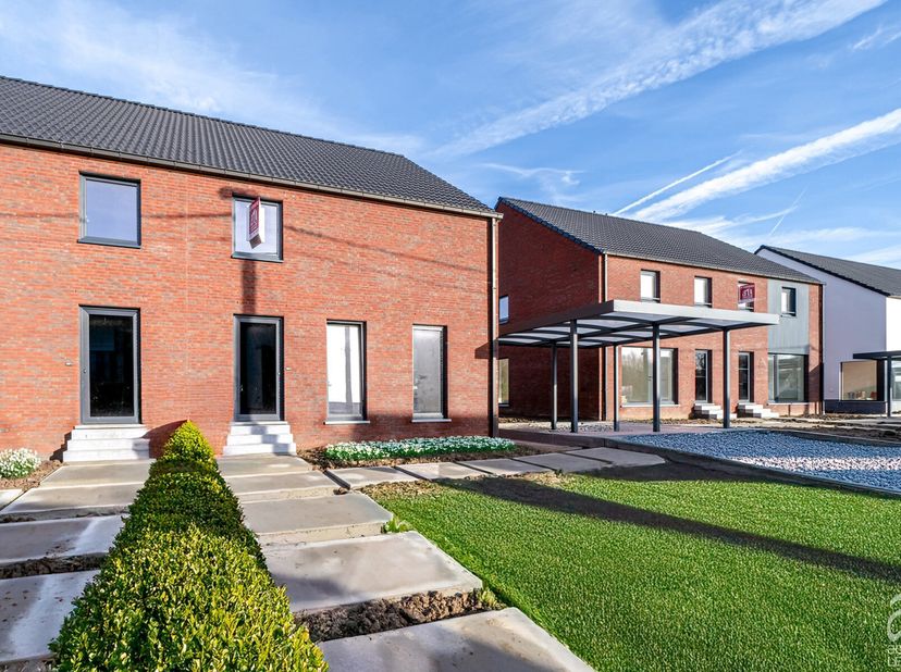 Huis te koop
                    in 7971 Thumaide