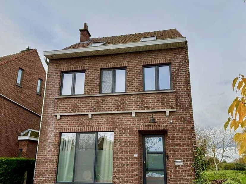 Doe een bod vanaf 499000 Eur&lt;br /&gt;
Geen makelaarskantoor!&lt;br /&gt;
 &lt;br /&gt;
Ontdek deze prachtige halfopen bebouwing in een rustige en gegeerde buurt in W
