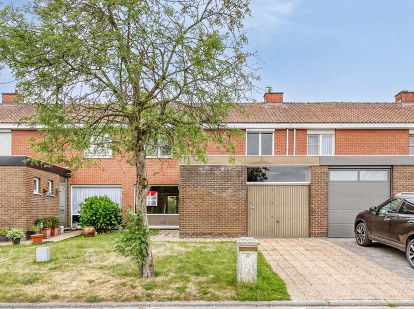 Vraagprijs : 215.000 euro!&lt;br /&gt;
&lt;br /&gt;
Deze woning is gelegen in een doorgaans rustige woonwijk, op fietsafstand van het centrum van Desselgem. Winke