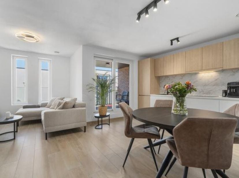 Welkom in je eigen droom BEN appartement ( A+label, warmtepomp, 7 zonnepanelen), een schitterende parel die moderne elegantie en hedendaags wonen omar