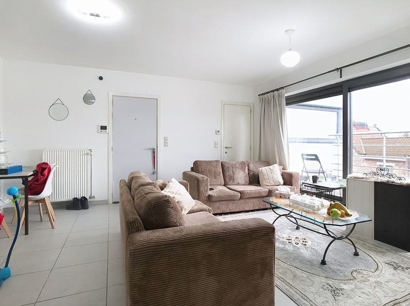 Le moyen le plus rapide pour visiter cet appartement? Demandez votre visite via le bouton rouge de notre site Web (www.dewaele.com) et vous serez cont