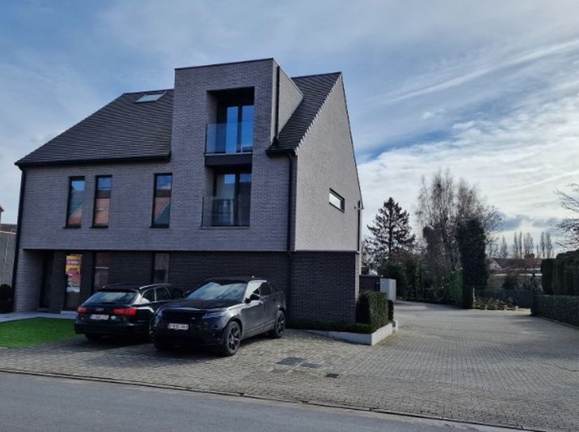 Appartement à louer
                    à 9220 Hamme
