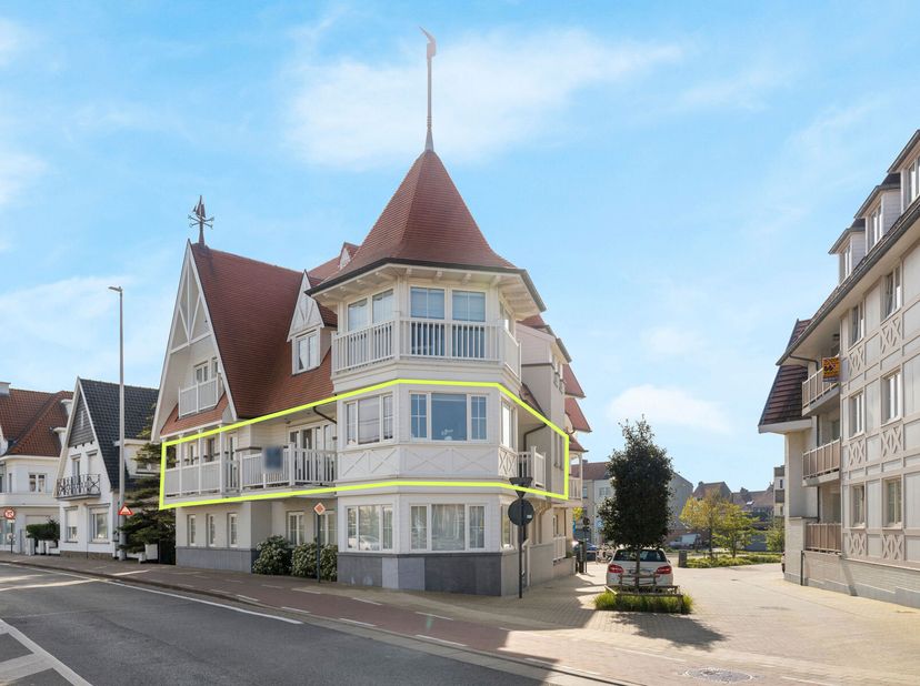 Ontdek dit prachtige appartement in een karaktervolle en goed onderhouden residentie in het hart van Duinbergen, op slechts 500 meter van de zeedijk.