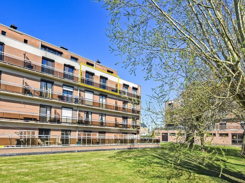 Gezellig instapklaar 2 slaapkamer appartement in hartje Diksmuide!&lt;br /&gt;
Rustig, doch zeer centraal gelegen, vinden we dit instapklaar appartement ter