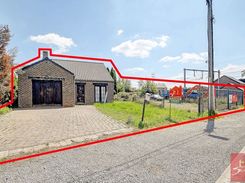 VISITE VIRTUELLE: https://my.matterport.com/show/?m=gCbQSmUU9zS - L&#039;agence immobilière SCIARA a le plaisir de vous présenter ce bungalow 4 façades sit