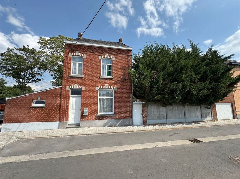 Prix: Offre à partir de 200.000 euros, frais d&#039;agence non inclus et à charge de l&#039;acquéreur. &lt;br /&gt;
 Maison 4 façades avec garage comprenant: &lt;br /&gt;
S