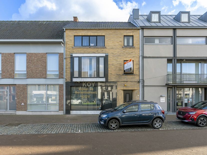 Ligging:&lt;br /&gt;
Zeer gunstig gelegen op de grote markt van Westerlo, zeer goede visibiliteit en vele parkeermogleijkheden in de buurt.&lt;br /&gt;
Omschrijvi