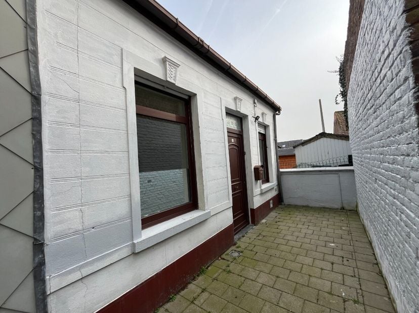À vendre : Maison à rénover à Moorsele  Vous recherchez un projet de rénovation ? Cette maison située dans un quartier calme est une opportunité uniqu