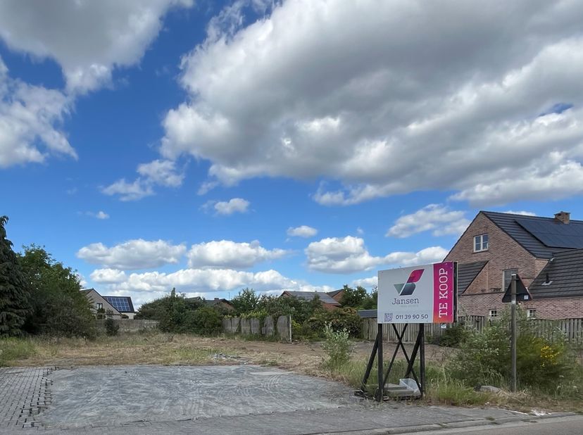 Bouwgrond voor open bebouwing op een perceel van 6a89ca&lt;br /&gt;
Deze bouwgrond voor open bebouwing is gelgen in een zeer rustige straat op een perceel v