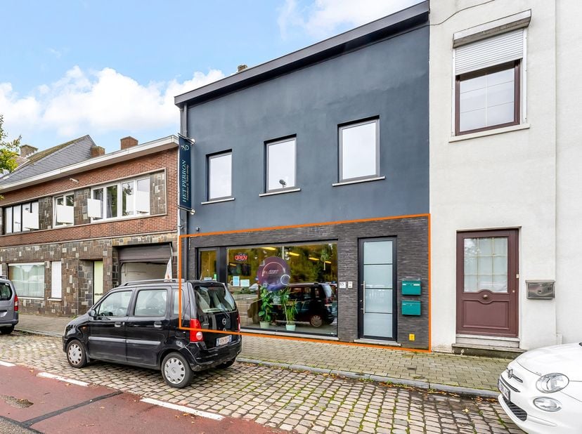 Gunstig gelegen handelspand nabij het centrum  ideale investering! Ook heb je de mogelijkheid om het handelspand om te vormen tot een gelijkvloers app