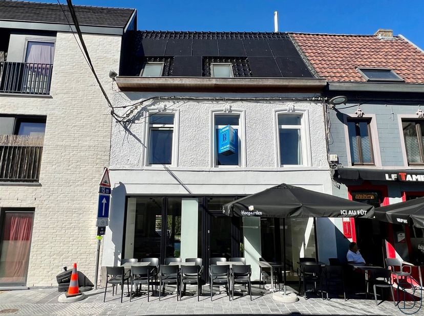 Chouette COMMERCE avec GRAND APPARTEMENT!(3 chambres, 2 SDB)/BATIMENT de RAPPORT (loué a 1800 EUR/MOIS: rentabilité à 4,2%) complètement renové (compt