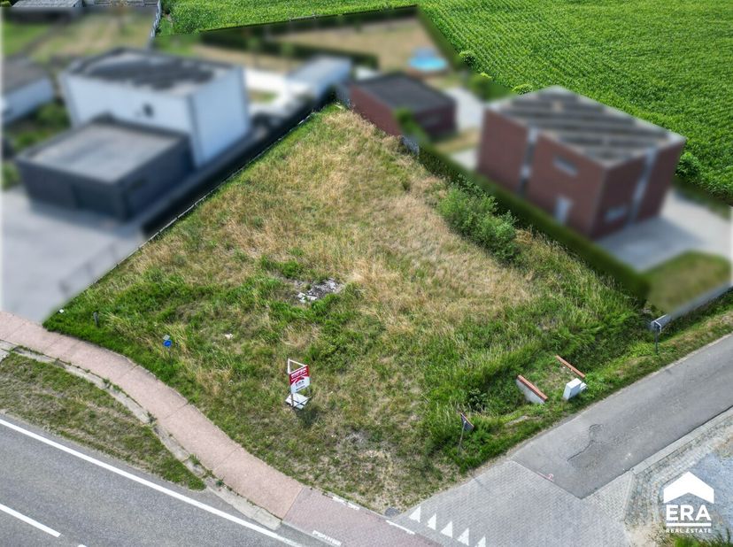Bouwgrond (hoekperceel) voor open bebouwing met goede oriëntatie, op een steenworp van het centrum van Laakdal.Deze bouwgrond is gelegen op een percee