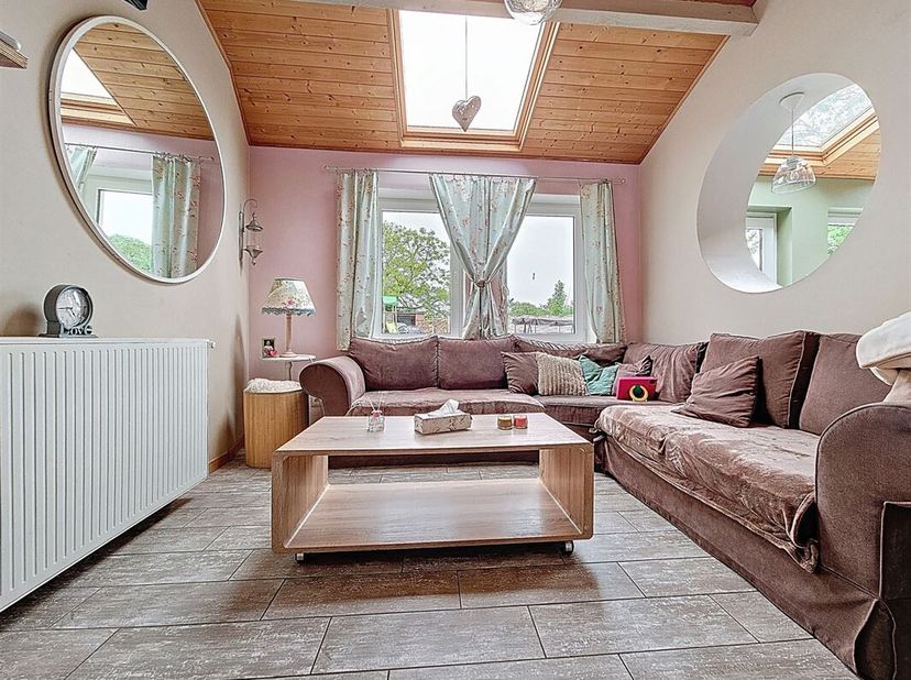 SOUS OPTION - PLUS DE VISITE - Prix: Offre à partir de 250.000 euros, frais d&#039;agence non inclus et à charge de l&#039;acquéreur.&lt;br /&gt;
Chouette maison 3 fa