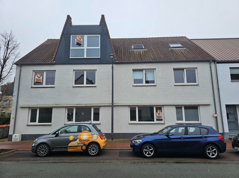 Centraal gelegen luxe penthouse met 3 slaapkamers.&lt;br /&gt;
&lt;br /&gt;
Dit hoogwaardig gerenoveerde penthouse is gelegen vlakbij het centrum van Dilsen. Vlot