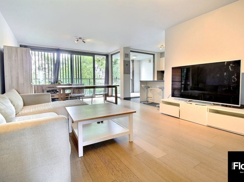 Le bureau FLOW Real Property vous propose à l&#039;achat cet appartement deux chambres situé dans un immeuble récent construit en 2016. En excellent état,