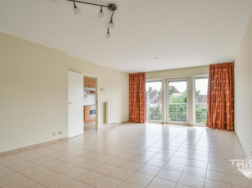 TRIOR Rixensart vous propose ce superbe appartement de 90m² habitables situé au coeur de Rixensart. Situé au 2eme étage/3 d&#039;un immeuble AVEC ascenseur