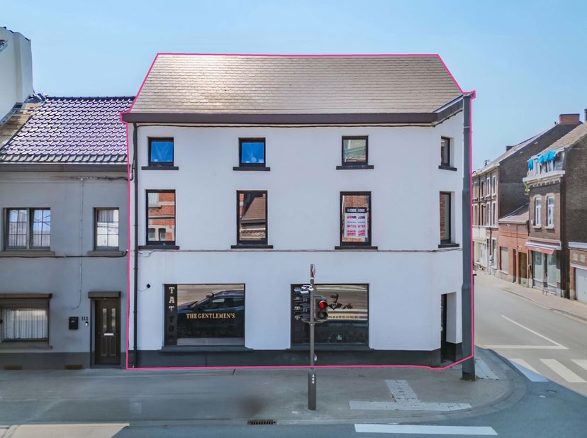 Opgelet, investeerders!&lt;br /&gt;
EasyHome stelt u dit prachtig volledig gerenoveerd gemengd gebouw voor, met mooie rendementen en kwalitatieve afwerking.