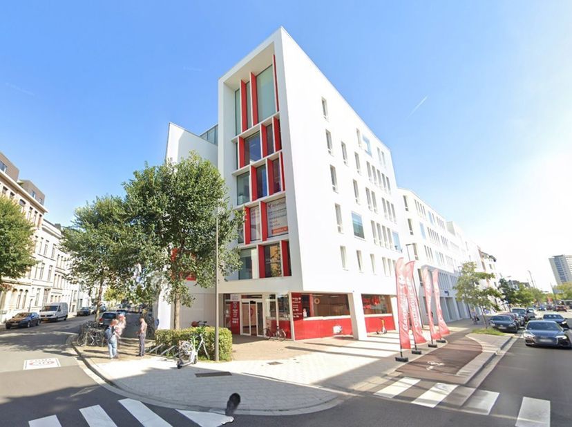 Kantoor 311m² op de 4de verdieping te huur in een modern kantoorgebouw, centraal gelegen op het hippe Nieuw Zuid, biedt uitstekende bereikbaarheid dan