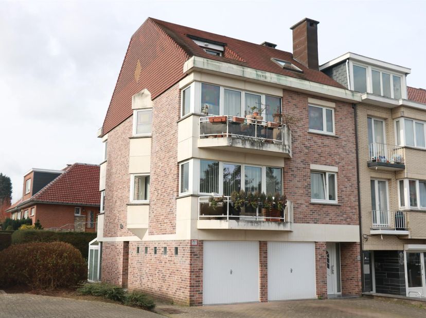 Voor meer informatie of een bezoek, kan u mailen naar verhuurwest@living-stone.be&lt;br /&gt;
Rustig gelegen kantoorruimte&lt;br /&gt;
Dit gebouw beschikt over ee