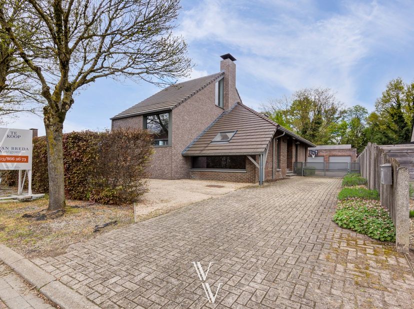 Zorgeloos wonen in een rustige en groene omgeving te Grobbendonk? Deze woning biedt u alles wat u nodig heeft, is instapklaar wat betekent dat u onmid