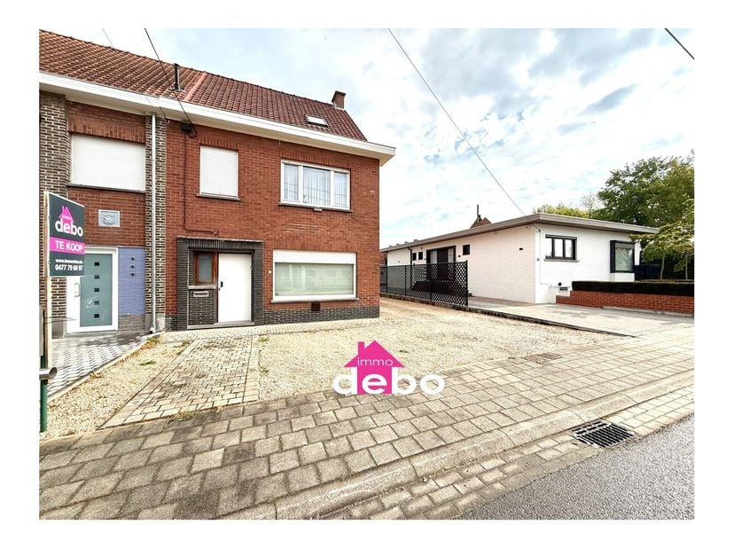 Prachtige hoekwoning op een gunstige toplocatie te Beveren-Leie.&lt;br /&gt;
&lt;br /&gt;
De woning is als volgt ingedeeld:&lt;br /&gt;
- Een mooie inkomhal met gastent