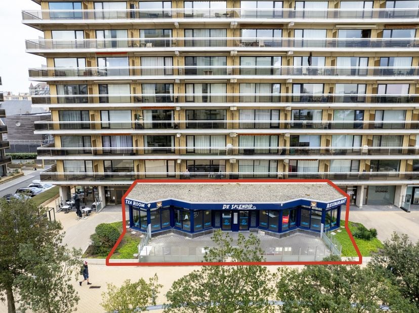 Ce spacieux rez-de-chaussée commercial (493 m²) est situé dans un endroit animé et prestigieux. &lt;br /&gt;
Le bâtiment permet d&#039;accéder à un flux constant