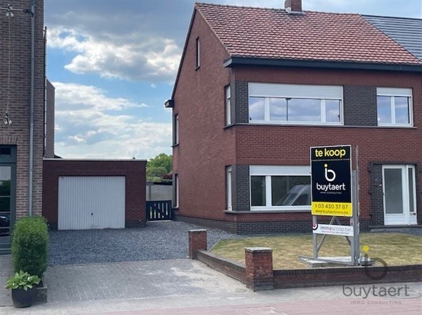 Deels gerenoveerde woning te koop in het befaamde Nieuwmoer!&lt;br /&gt;
Kenmerken:&lt;br /&gt;
·Locatie: Nieuwmoer - Kalmthout&lt;br /&gt;
·Type woning: Instapklaar, v