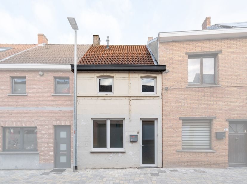 Vous cherchez une maison de départ clé en main ou un investissement intéressant ? Ne cherchez plus ! Cette maison située dans le centre de Wetteren a