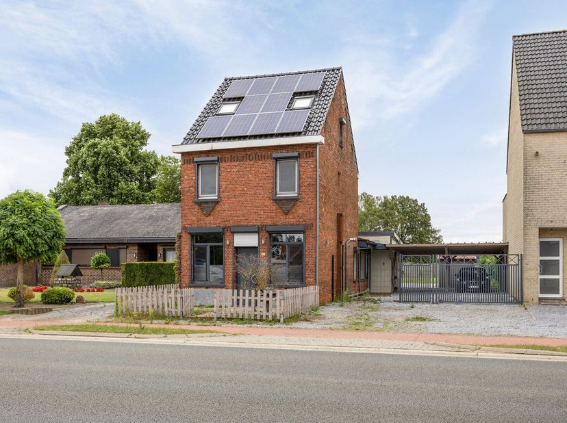 Vrijstaand woonhuis met 4 slaapkamers.&lt;br /&gt;
Gelegen langs een doorgaande weg met een vlotte verbinding naar Houthalen (autostrade), N74 en Nederlands
