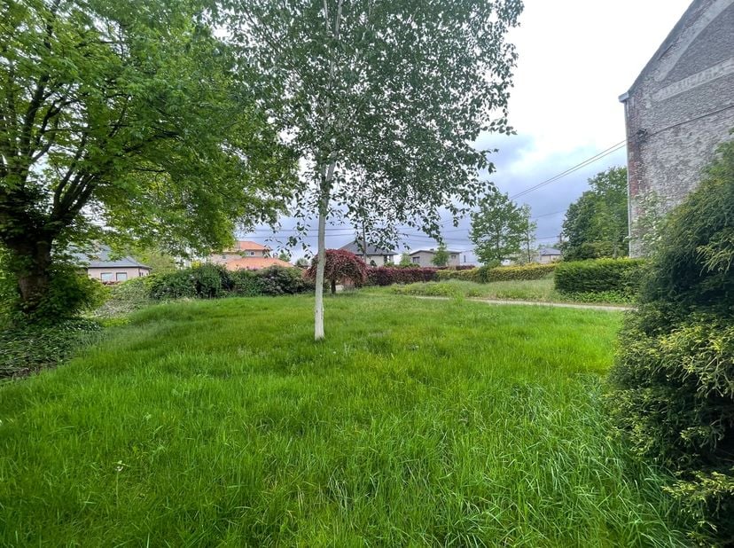 Landelijk wonen met zicht op de velden in Wippelgem. Het perceel is maar liefst 2.381 m² groot en bestaat uit:&lt;br /&gt;
1.074 m² woonuitbreidingsgebied&lt;b