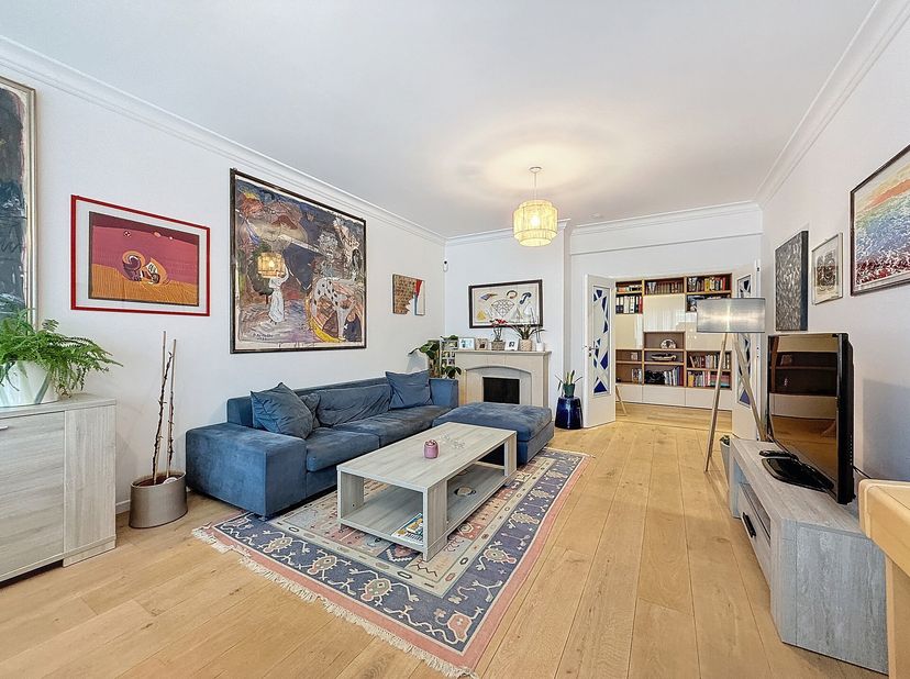 BRUGMANN-BOETENDAEL - Aangename, lichte gerenoveerde flat met de volgende indeling: Inkomhal, lichte woonkamer, volledig uitgeruste keuken, twee slaap