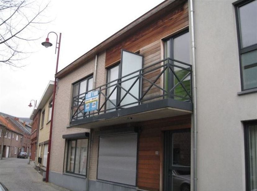 Gezellig appartement in een rustige straat, gelegen Kapitein Modest Cuypersstraat 30/3 te Scherpenheuvel - Zichem. Indeling: inkomhal met apart toilet