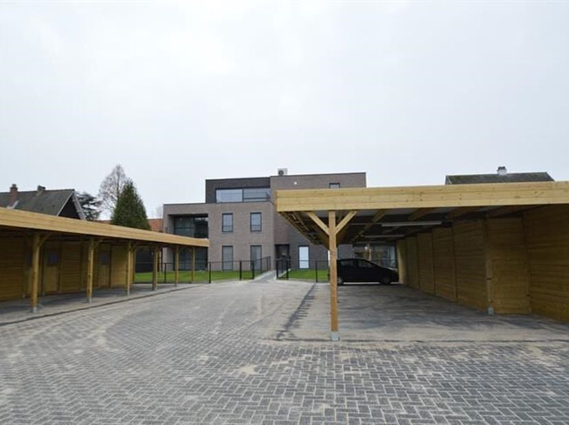 Garage à louer
                    à 2440 Geel