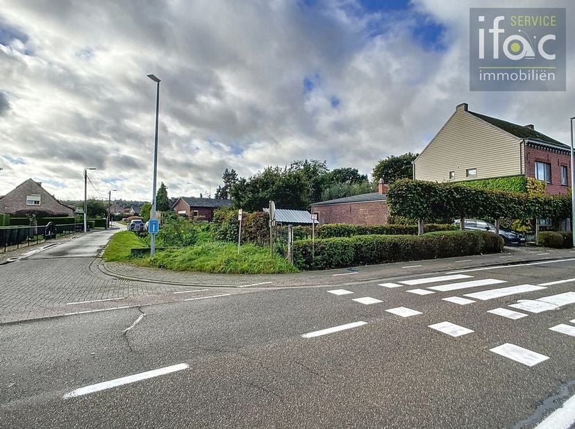 Heel gunstig gelegen, zuidgerichte bouwgrond met een oppervlakte van 6a35ca.  Gelegen tussen Herent en Winksele niet ver van het dorp van Winksele met