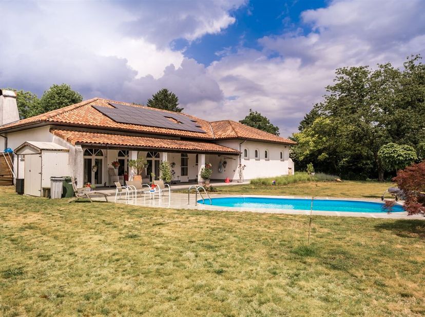 Maison de plain-pied avec jardin et piscine dans un quartier résidentiel calme à Tremelo&lt;br /&gt;
Bienvenue dans cette charmante maison prête à emménager