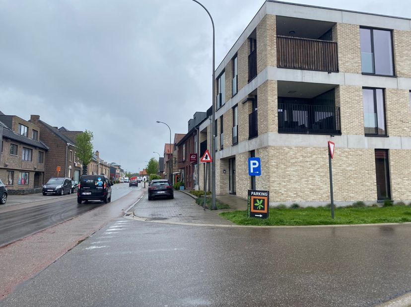 3 Parkeerplaatsen te koop in de Houtissenweg, zijstraat van de Europalaan, centrum Dilsen&lt;br /&gt;
Ideale investering of voor eigen gebruik!  Goed gelege