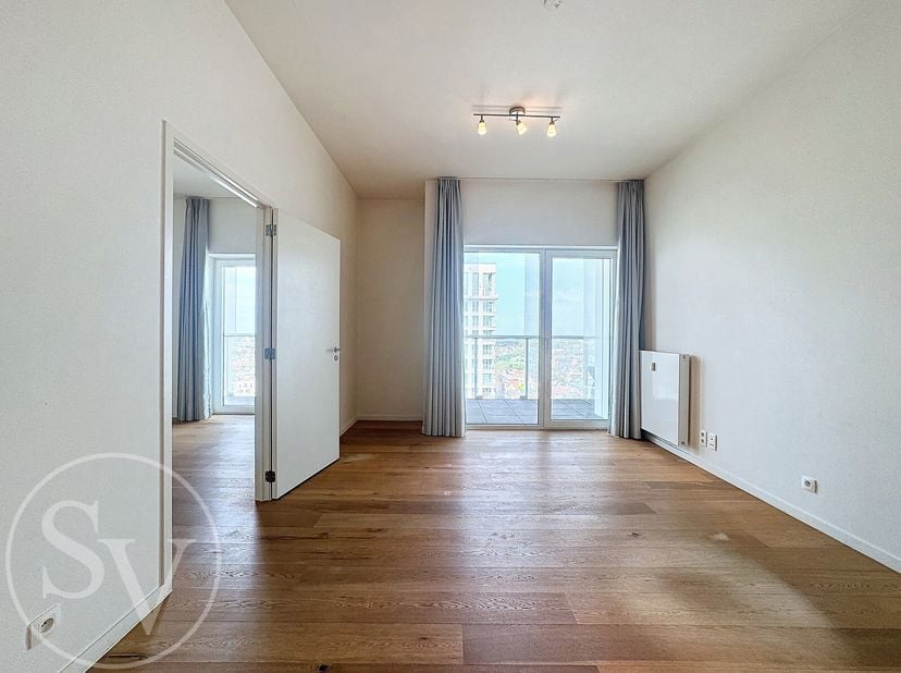 Verzorgd appartement (68,20m² incl terras), gelegen in één van de opvallendste torens van Antwerpen.&lt;br /&gt;
Gelegen op de 12de verd. biedt dit appartem