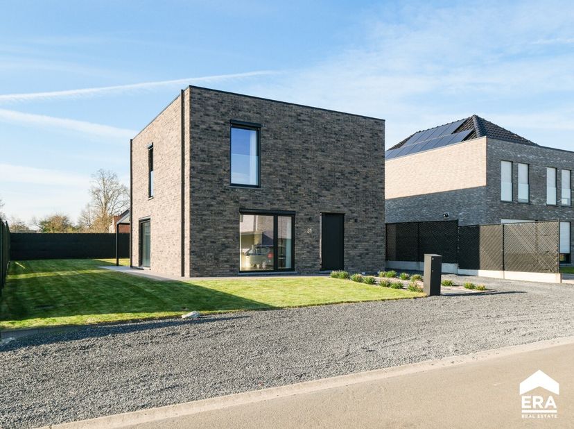 [[ DIT PAND NEEMT DEEL AAN DE ERA OPEN HUIZEN DAG OP 14/6 VAN 13:00 TOT 14:00 ]] Deze knappe, moderne en energiezuinige gezinswoning met 3 slaapkamers