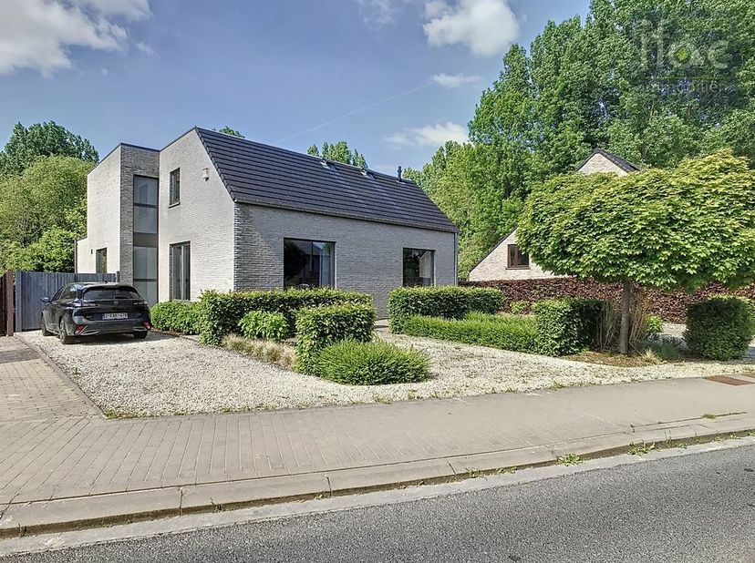 Villa spacieuse et économe en énergie (PEB B – 107 kWh/m² – 248 m²) avec magnifique jardin à Tervuren, sur un superbe terrain de 14 ares, à deux pas d
