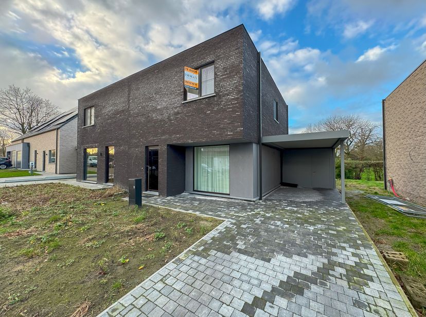 Nieuwbouwwoning te koop in Beernem  Rustig en landelijk wonen langs het kanaal&lt;br /&gt;
In een doodlopende straat aan het kanaal in Beernem bevindt zich