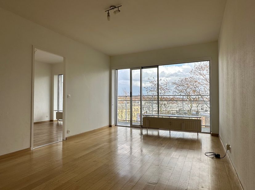 Het appartement is op de 6de verdieping, aan de achterzijde van Residentie Greenpark&lt;br /&gt;
&lt;br /&gt;
47m2 bewoonbare oppervlakte en een ruim oost-zuid ge