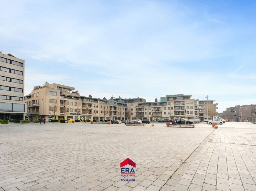 Uitzonderlijk penthouse (215m²) met ruime terrassen (in totaal 81m²), bureel en 3 slaapkamers, gelegen op het meest prestigieuze plein in Lommel-centr