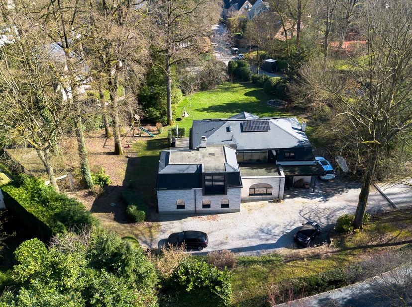 *** OPTION - DANS L&#039;ATTENTE DE LA SIGNATURE DU COMPROMIS *** Villa d&#039;exception au cur du prestigieux Quartier Bechet ! Venez découvrir cette demeure u