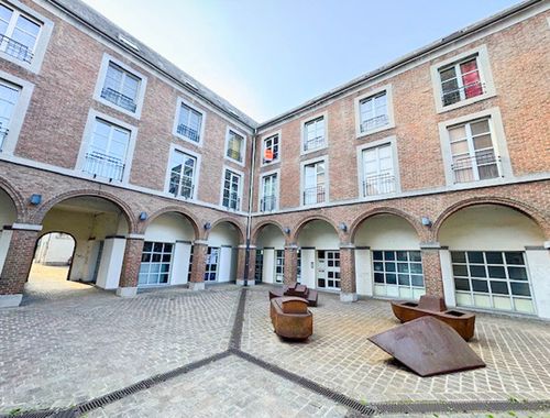                                         Appartement à louer à Thuin, € 800
